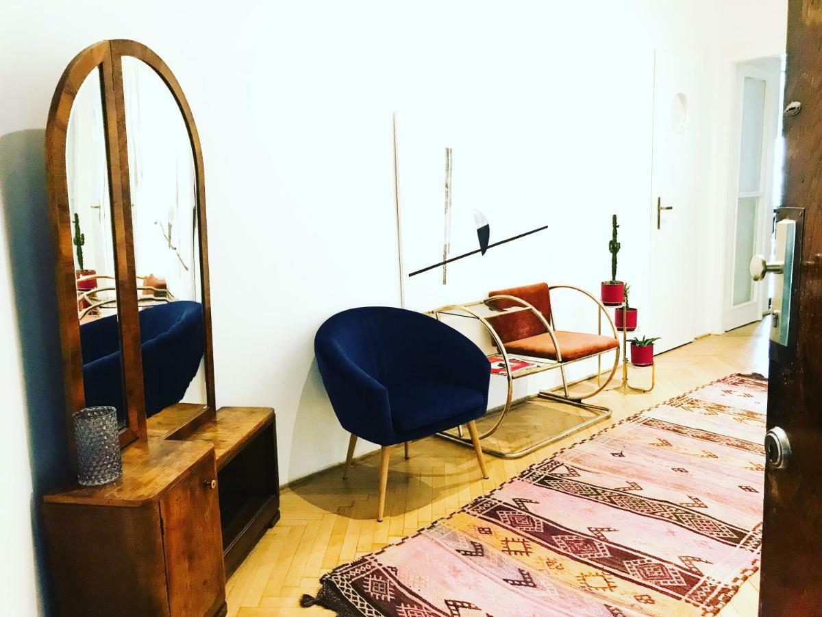 Spacious Bauhaus Icon Flat With Fitness Room In Central Buda, Close To The River And Margaret Island Budapest Bagian luar foto