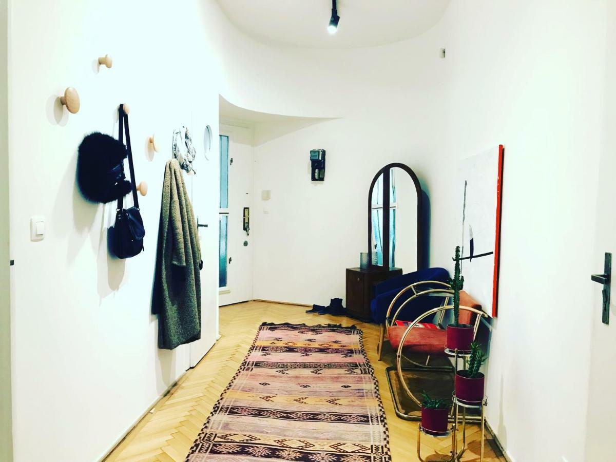 Spacious Bauhaus Icon Flat With Fitness Room In Central Buda, Close To The River And Margaret Island Budapest Bagian luar foto